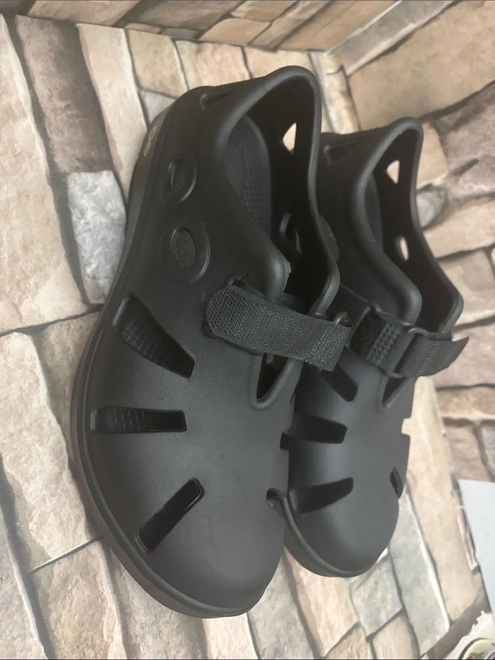 OOFOS OOcandoo recovery sandals in black size men’s 6/women’s 8